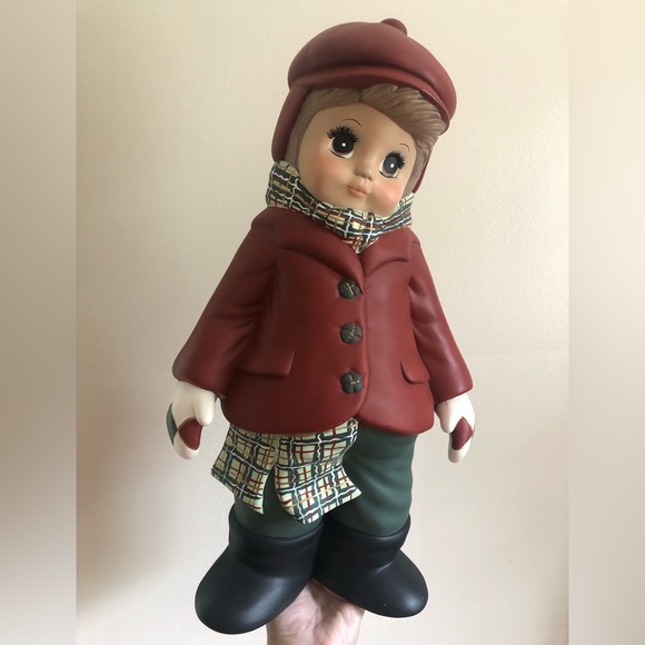 Beautiful Vintage Hand Painted Boy in Winter Attire Statue - Picture 12 of 12